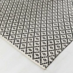 4Living Huurre Kaksipuolinen Villamatto 200x290 Cm Musta/valkoinen -Emibig Store 4 living huurre villamatto 200x290cm web 4