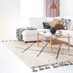 Fanni K Artemis Puuvillamatto 200x290 Cm Luonnonvalkoinen/musta -Emibig Store fanni k artemis puuvillamatto web 11