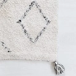 Fanni K Hanki Puuvillamatto 200x290 Cm Valkoinen/musta -Emibig Store fanni k hanki puuvillamatto 200x290 web 5