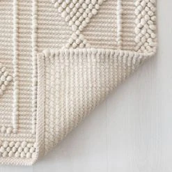 Fanni K Juuri Villamatto 240x340 Cm Luonnonvalkoinen -Emibig Store fanni k juuri villamatto luonnonvalkoinen 200x300 web 4