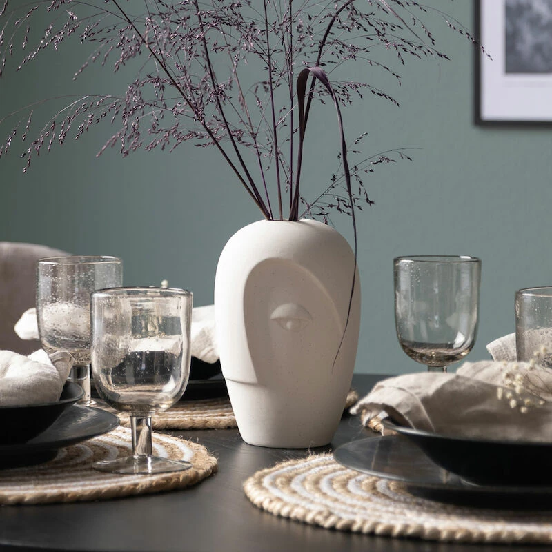 House Nordic Keraaminen Vaasi Kasvoilla 12,5x13x19,5 Cm Hiekka 5 House Nordic Keraaminen Vaasi Kasvoilla 12,5x13x19,5 Cm Hiekka - Image 3