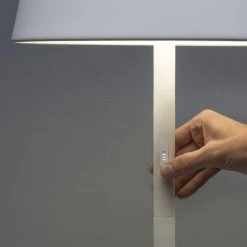 Konstsmide Pomezia Ladattava Lattiavalaisin Sisä-/ulkokäyttöön Valkoinen -Emibig Store konstsmide pomezia ladattava lattiavalaisin valkoinen 2