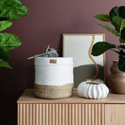 House Nordic Ovaali Vaasi 15x21,5x9,5 Cm Valkoinen 11 House Nordic Ovaali Vaasi 15x21,5x9,5 Cm Valkoinen -Emibig Store poiju sisustuskori 25x25 cm web 1